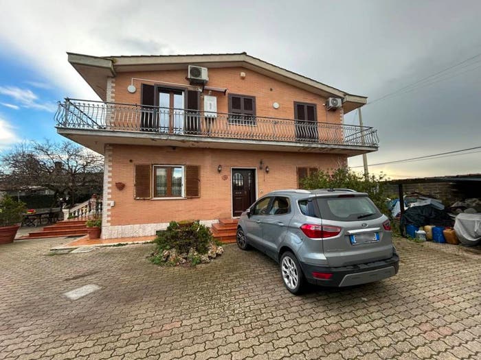 Casa con 6 locali in vendita in Via Dronero, Le Vignole Aeroporto, Fiumicino