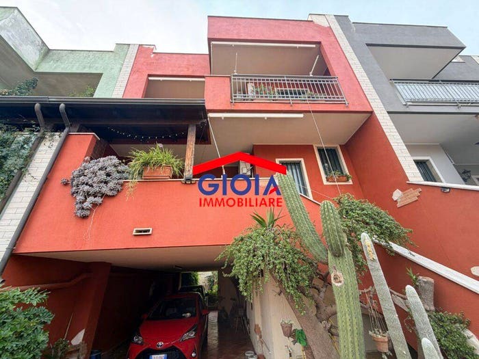 Casa quadrilocale in vendita in Via dei Ciclamini, Mondragone