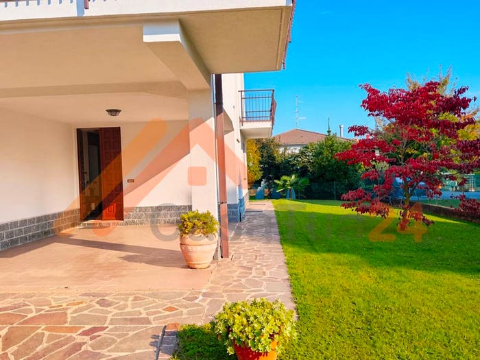 Casa con 6 locali in vendita in Via Vittorio Alfieri, Cadorago Caslino Al Piano, Cadorago