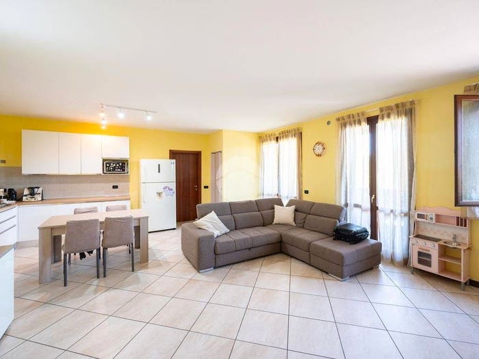 Appartamento trilocale in vendita in Via E T Moneta, Curtatone