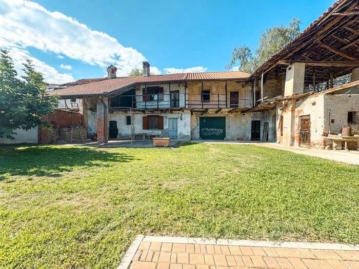Casa con 6 locali in vendita in via castello, Cavaglietto