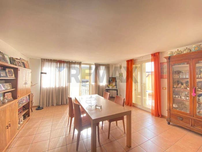 Casa quadrilocale in vendita in Via Vezzosi, Picanello, Catania