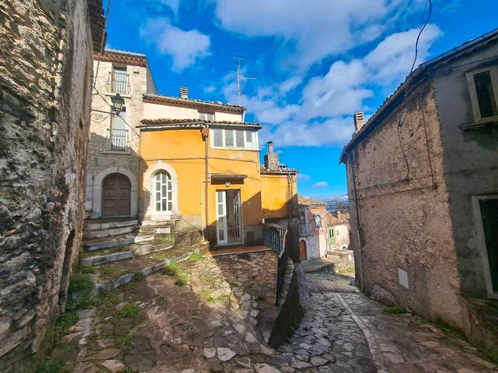 Casa con 5 locali in vendita in Via Pietrapiccola, Centro, Guardiaregia