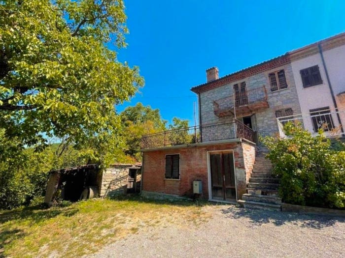 Casa con 6 locali in vendita in Frazione Ca' Bastardini, Fabbrica Curone
