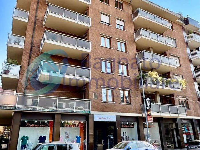 Appartamento quadrilocale in vendita in Viale Roma, Sacro Cuore, Novara