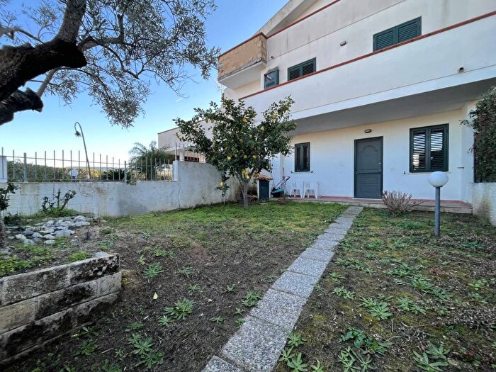 Casa con 6 locali in vendita in Via Mandrelli, Calalunga Pietragrande, Montauro