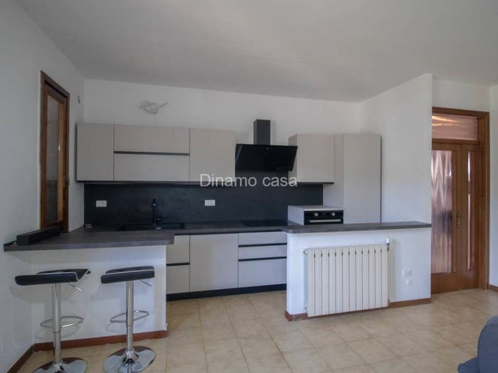 Appartamento trilocale in vendita in Via Ugo Foscolo, Centro, Montale