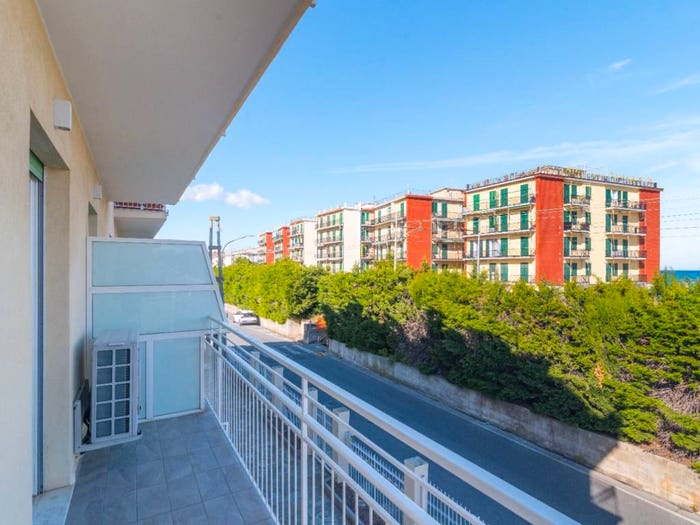 Appartamento trilocale in vendita in Via Orti del Largo, Centro, Ceriale