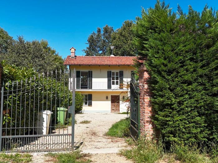 Casa con 6 locali in vendita in Strada Castelletto, Bra