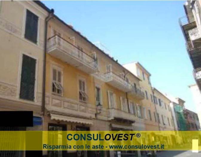 Appartamento trilocale in vendita in Via Antonio Ghilini, Centro, Loano