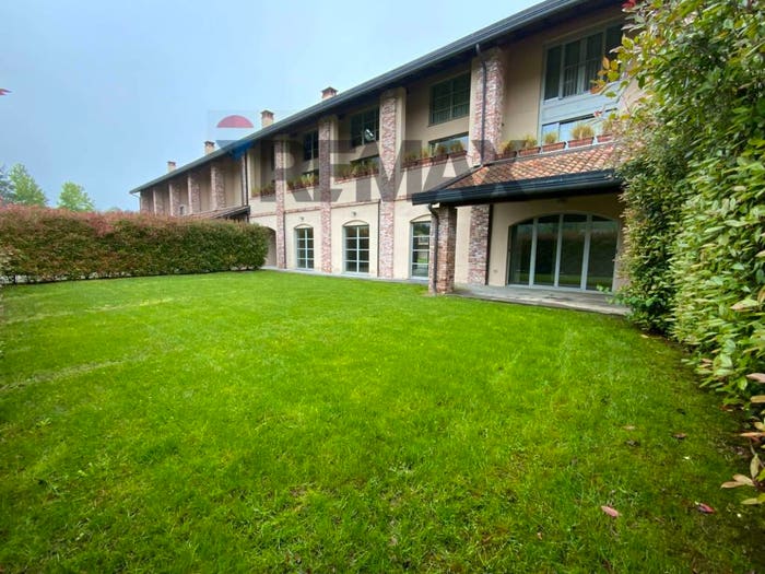 Appartamento con 6 locali in vendita in Via Sant'Isidoro, Centro, Bogogno