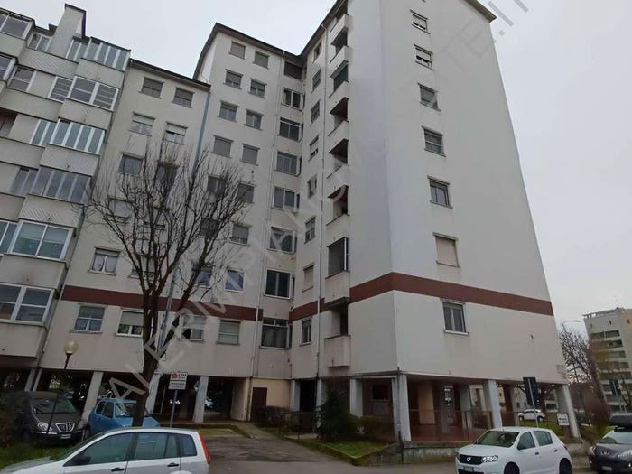 Appartamento con 5 locali in vendita in Via Viterbo, Bisceglie, Milano