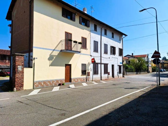 Casa trilocale in vendita in Via Novembre, Casate, Bernate Ticino