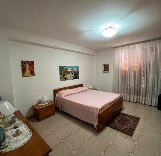 Appartamento con 6 locali in vendita in Via Delle Betulle, Centro, Pachino