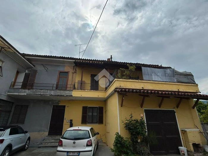 Appartamento trilocale in vendita in via Vittorio Veneto, Costiglione Saluzzo, Costigliole Saluzzo