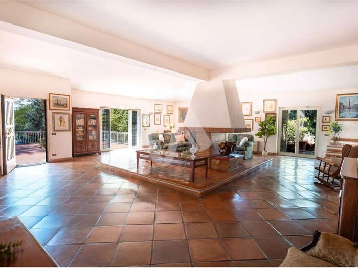 Casa con 6 locali in vendita in Via Vigne di Colle Pisano, Frascati