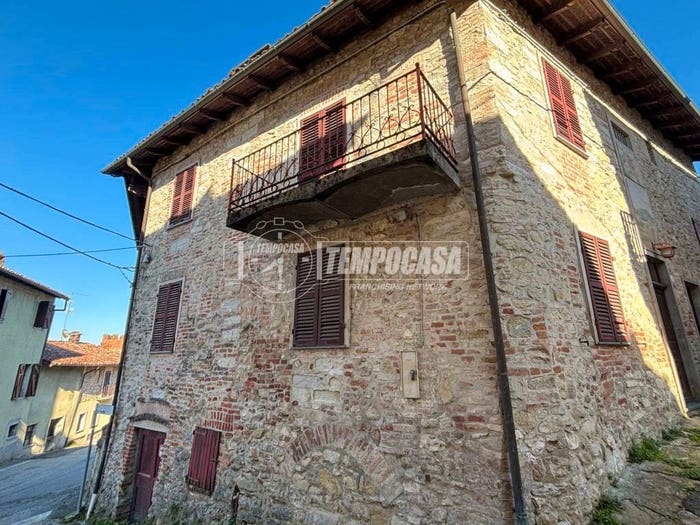 Casa quadrilocale in vendita in Via Sant'Eusebio, Serralunga di Crea