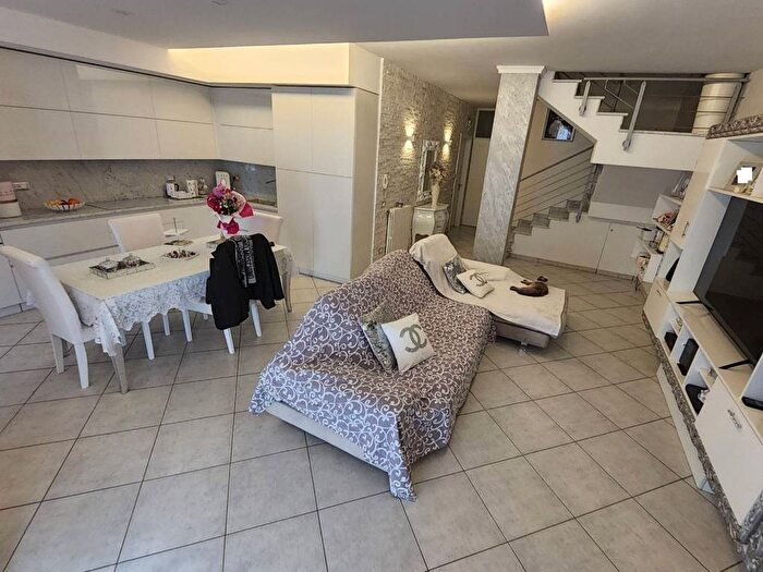 Casa con 6 locali in vendita in Via Duca d'Este, Tre Torri, Medolla
