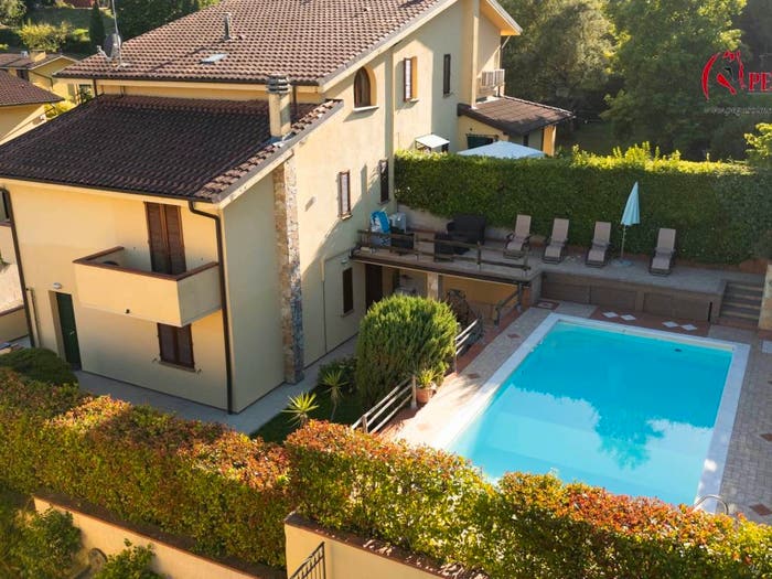 Casa con 6 locali in vendita in Via Aprile, Centro, Pescia