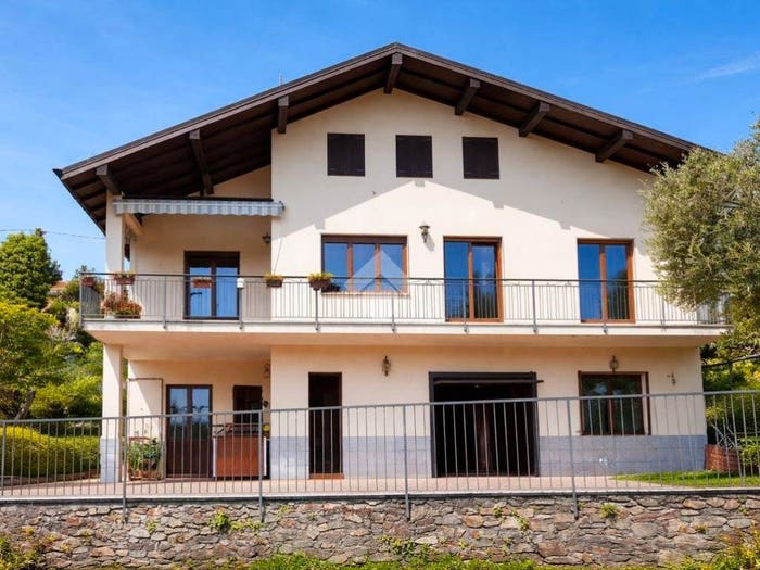 Casa con 6 locali in vendita in via Piemonte, Arizzano