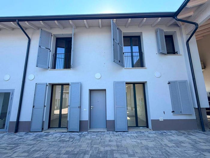 Appartamento trilocale in vendita in Via Maggio, Centro, Castrezzato