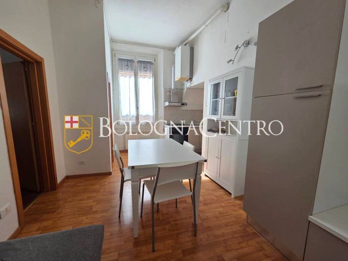 Appartamento bilocale in vendita in Via Canonica, Centro Storico, Bologna