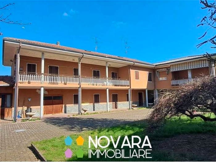 Casa con 6 locali in vendita in VIA DEI PARTIGIANI, Baraggione, Cressa