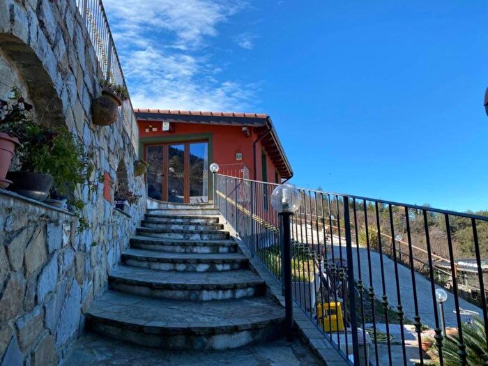 Casa quadrilocale in vendita in Strada Begliun snc, Perinaldo