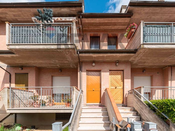 Appartamento con 6 locali in vendita in Via Aldo Moro, Macineborgo Loreto, Castelplanio