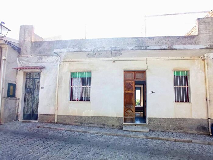 Casa bilocale in vendita in Via Giuseppe Garibaldi, Roccella Ionica