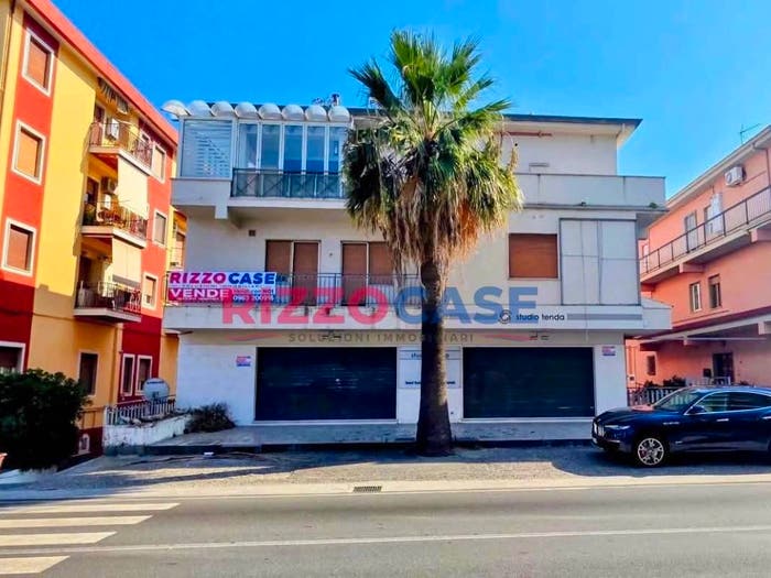 Casa con 6 locali in vendita in Via Nazionale, Mirto, Crosia