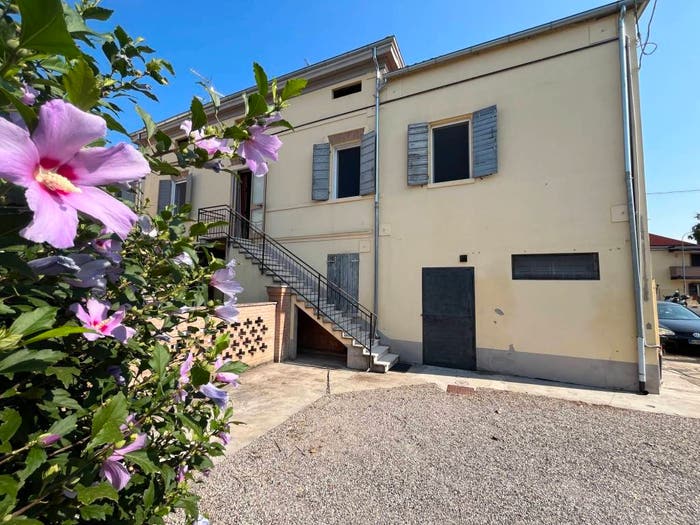 Appartamento con 6 locali in vendita in Via Mazzone, Mortizzuolo Ponte San Pellegrino, Mirandola