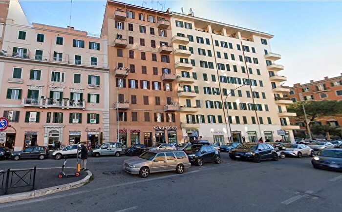 Appartamento bilocale in vendita in Piazza dell'Alberone, Appio Latino, Roma