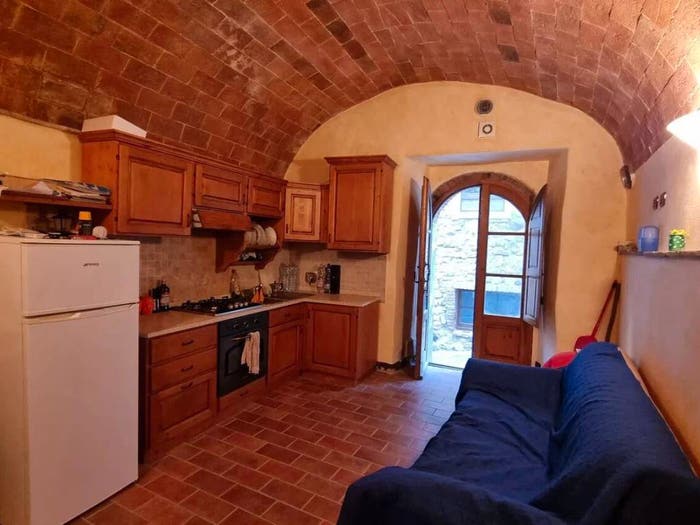 Appartamento quadrilocale in vendita in Via Castellana No Number, Orciatico, Lajatico