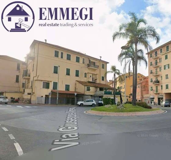 Appartamento quadrilocale in vendita in Via Mazzini, Porto Maurizio, Imperia