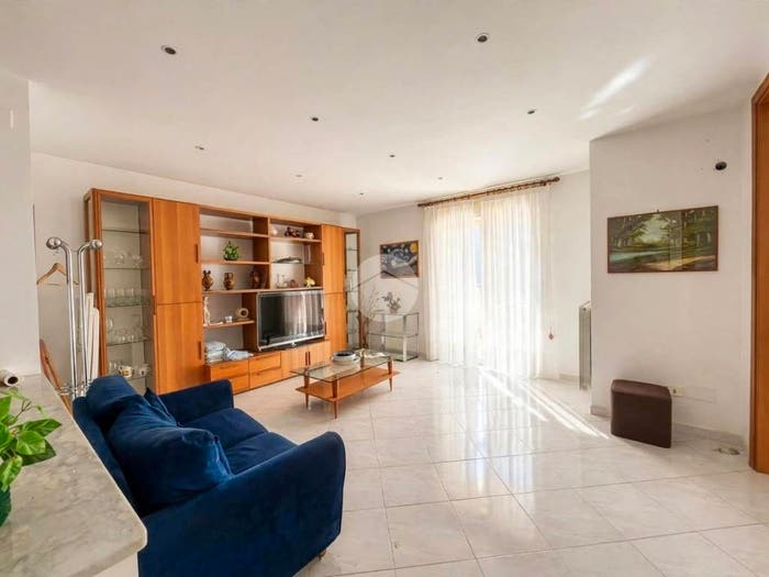 Appartamento trilocale in vendita in Via Villari, Quarto