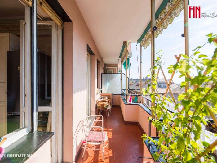 Appartamento trilocale in vendita in via Magretti, Marassi, Genova