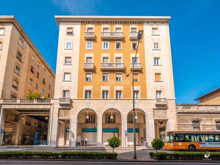 Appartamento quadrilocale in vendita in Galleria Enrico Ferri, Centro, Mantova