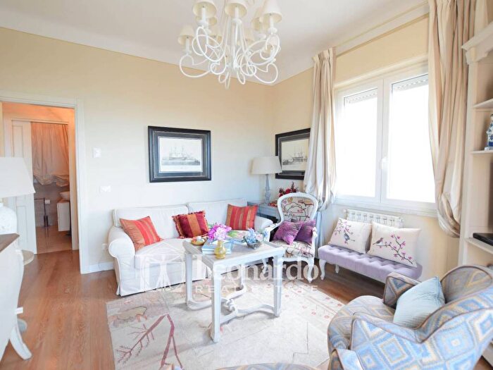 Appartamento con 5 locali in vendita in viale regina margherita, Lungomare, Viareggio