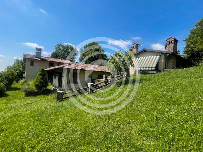 Casa con 6 locali in vendita in Via Don Angelo Pedrinelli, Carvico