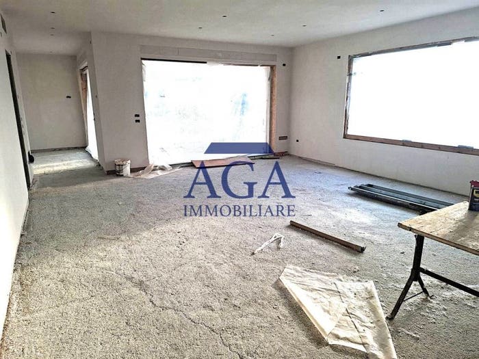Casa con 5 locali in vendita in Paese
