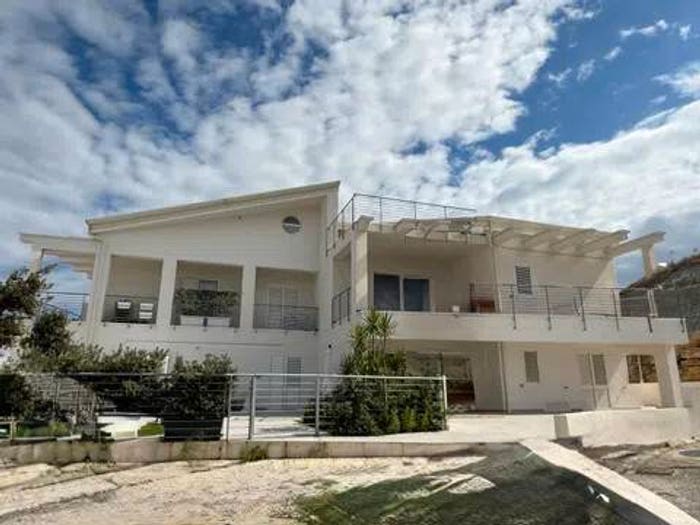 Appartamento con 6 locali in vendita in Viale Magna Grecia, Lungomare Capocolonna, Crotone