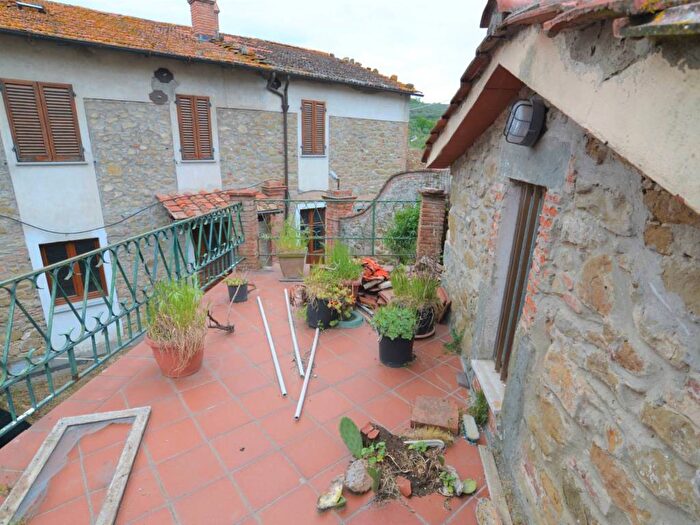 Casa trilocale in vendita in Piazza San Bartolomeo, Montevettolini, Monsummano Terme