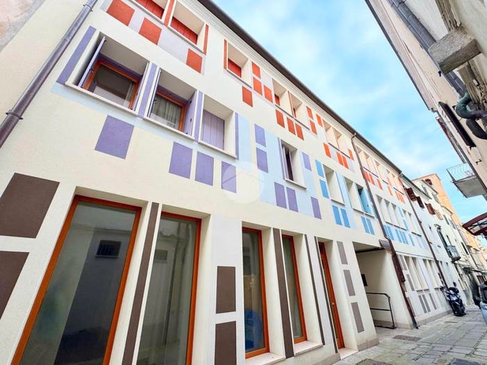 Appartamento trilocale in vendita in Calle Francesco Crispi, Centro Storico, Chioggia