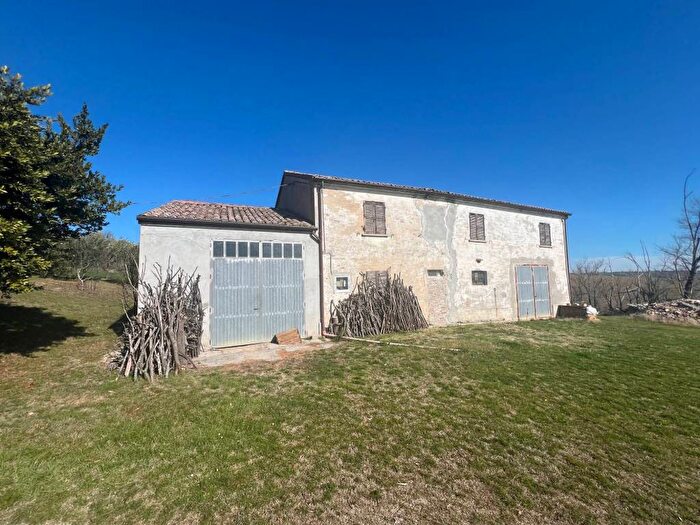 Casa con 6 locali in vendita in Strada Divin Amore, San Costanzo