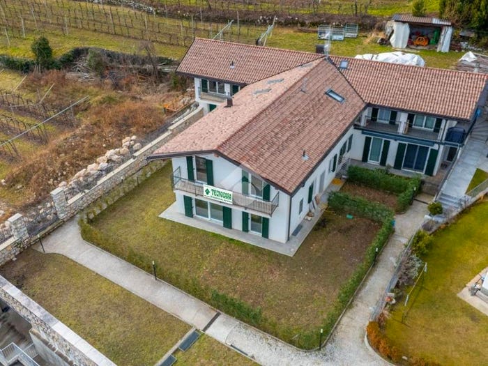 Casa con 6 locali in vendita in Via III Novembre, Sasso, Nogaredo