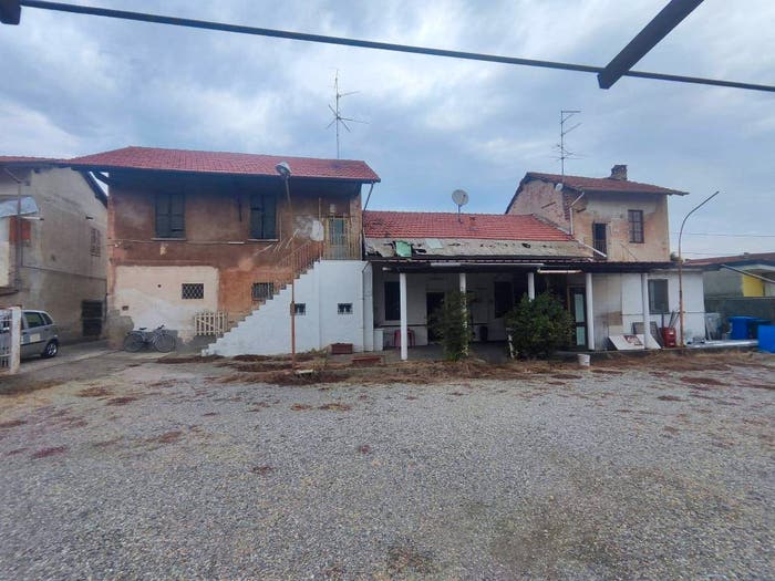Casa con 6 locali in vendita in Via Piave, Barengo