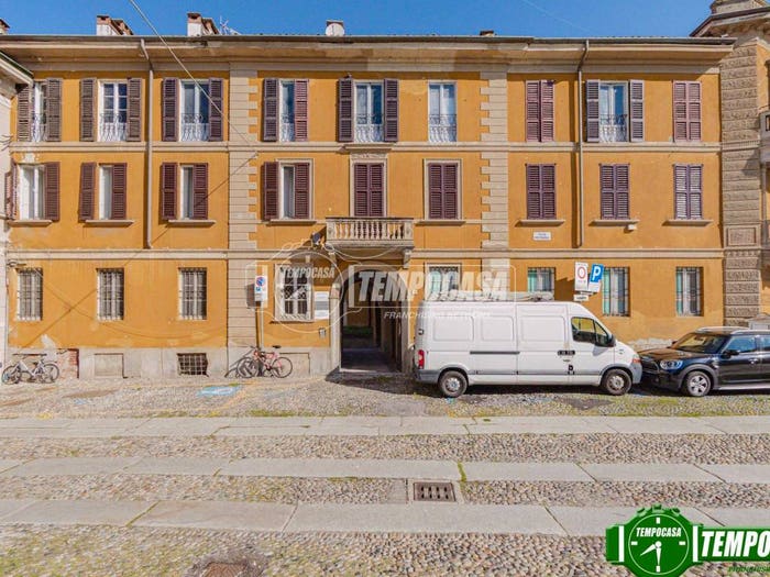 Appartamento trilocale in vendita in Piazza Petrarca, Centro Storico, Pavia