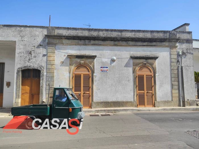 Casa con 6 locali in vendita in Via Zara, Palmariggi
