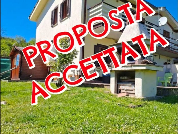 Casa trilocale in vendita in Viale Giuseppe Saragat, Pratarioni, Pozzaglia Sabina